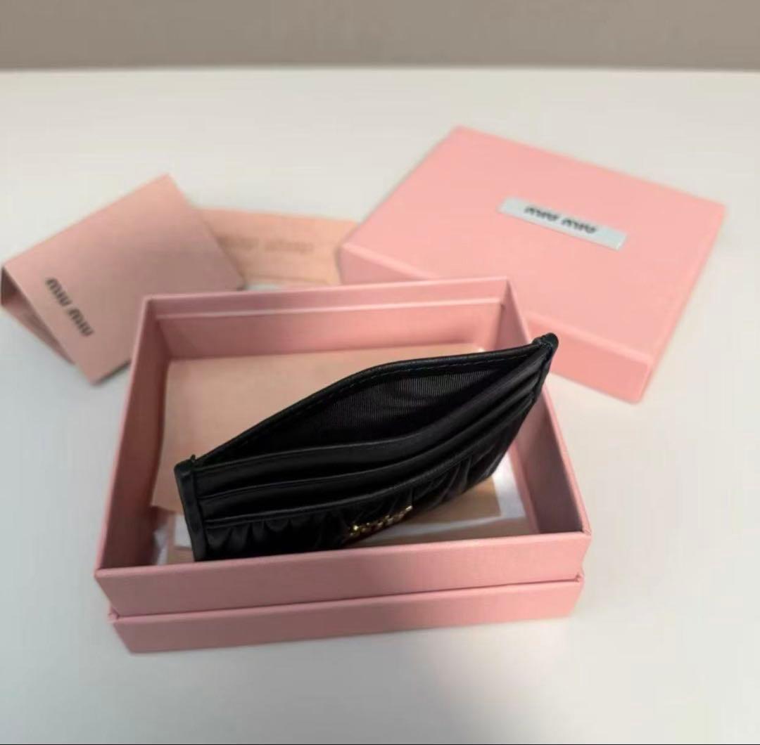miu miu ブラック レザー 名刺入れ ギャザー加工