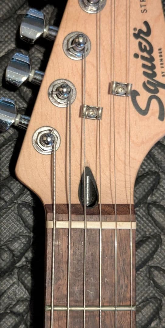 Squier by Fender Stratocaster ソフトケース付き