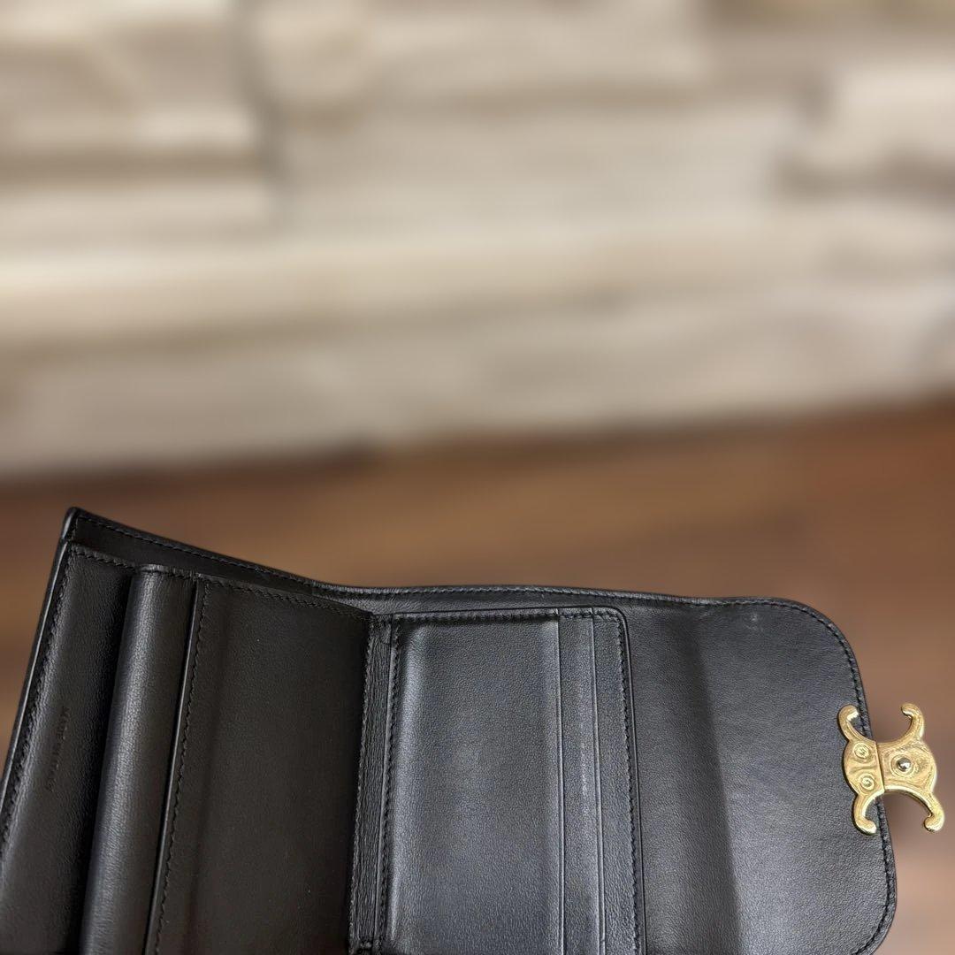 黒レザー三つ折り財布 ゴールド金具