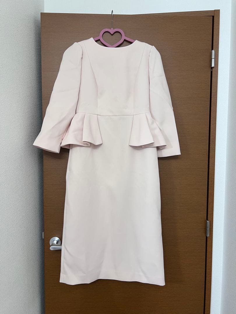 ロングスリーブペプラムタイトワンピース