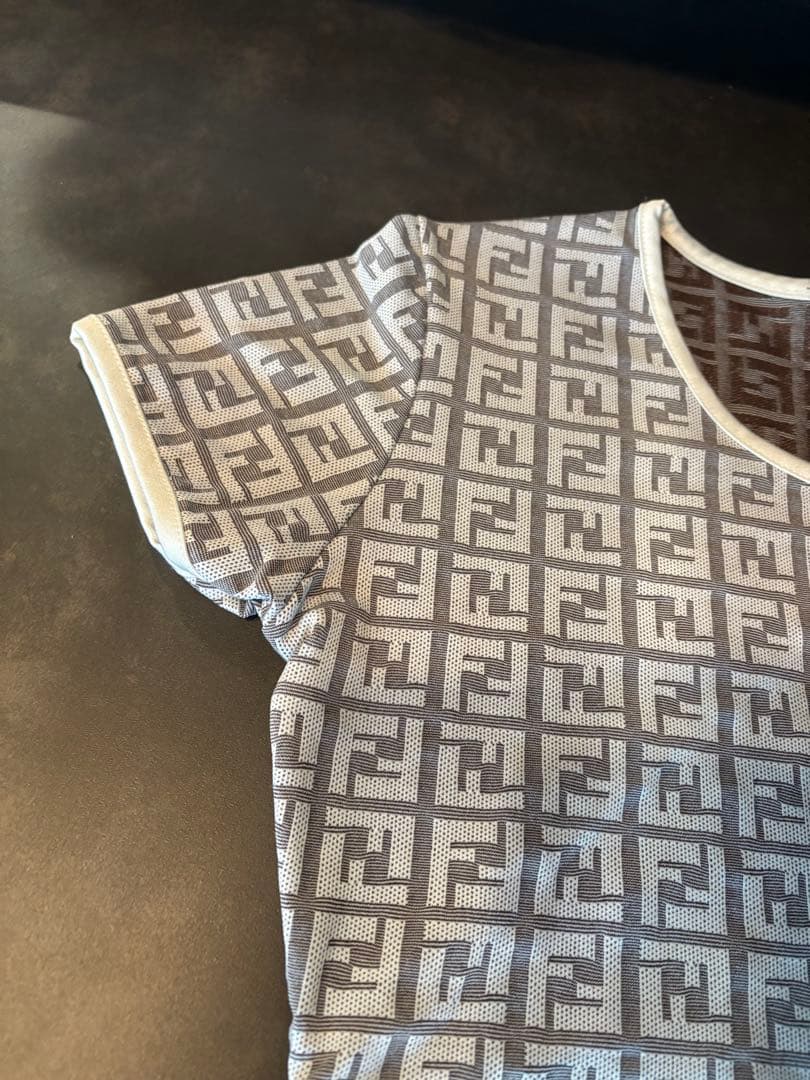 FENDI フェンディ　Mサイズ　Tシャツ　レディース　半袖