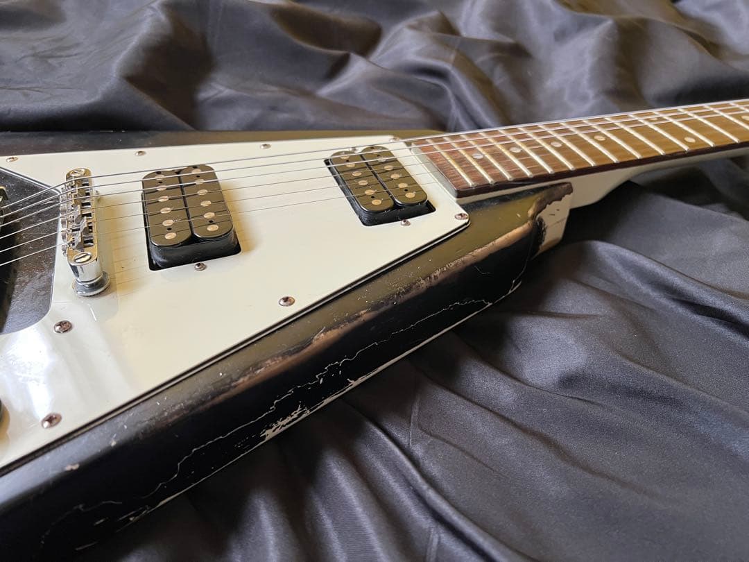 激シブmaison フライングV Flying V レリック加工　ケース付ギター