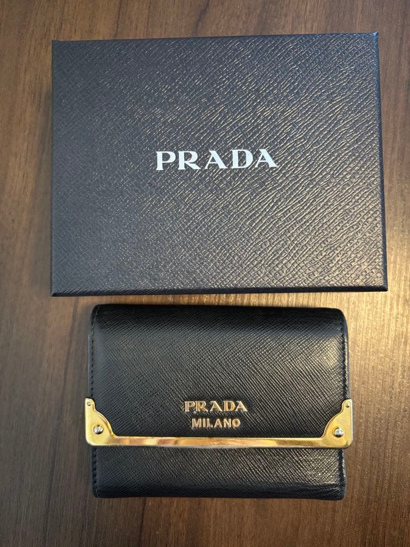 最終値下げ PRADA プラダ ブラック サフィアーノ レザー 三つ折り財布