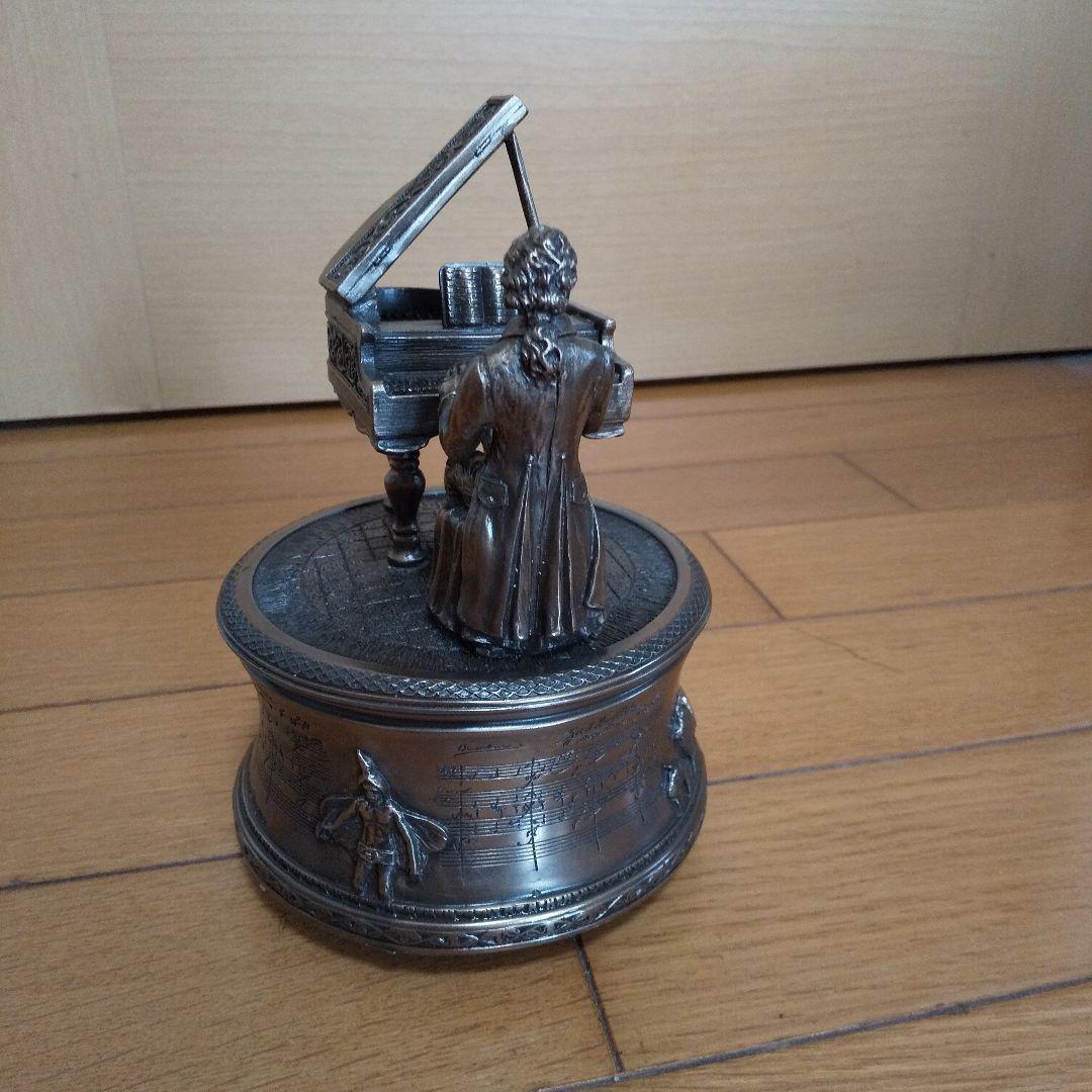 ピアノを弾くモーツァルトの像オルゴール 彫像 彫刻
