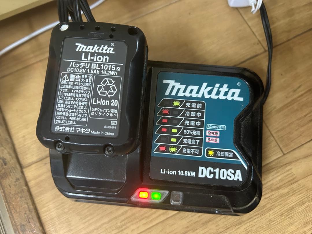 Makita スティッククリーナー 本体 充電器付き