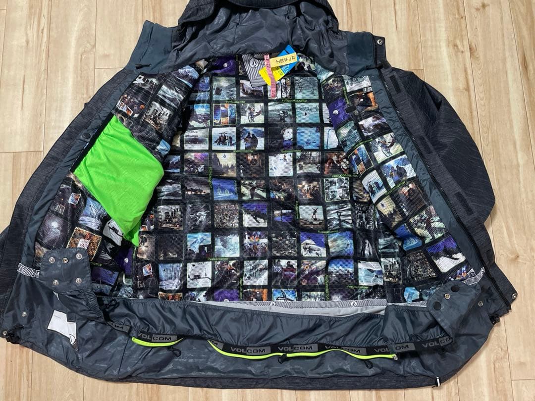 極美品VOLCOM グレーのスノーボードウェア（フード付き）L
