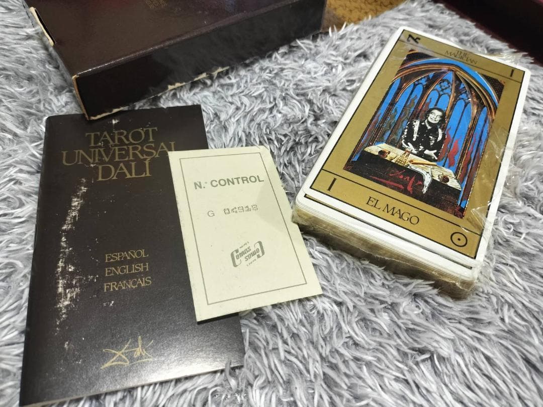 ☆レア　TAROT UNIVERSAL DALI ダリ　タロットカード　1984
