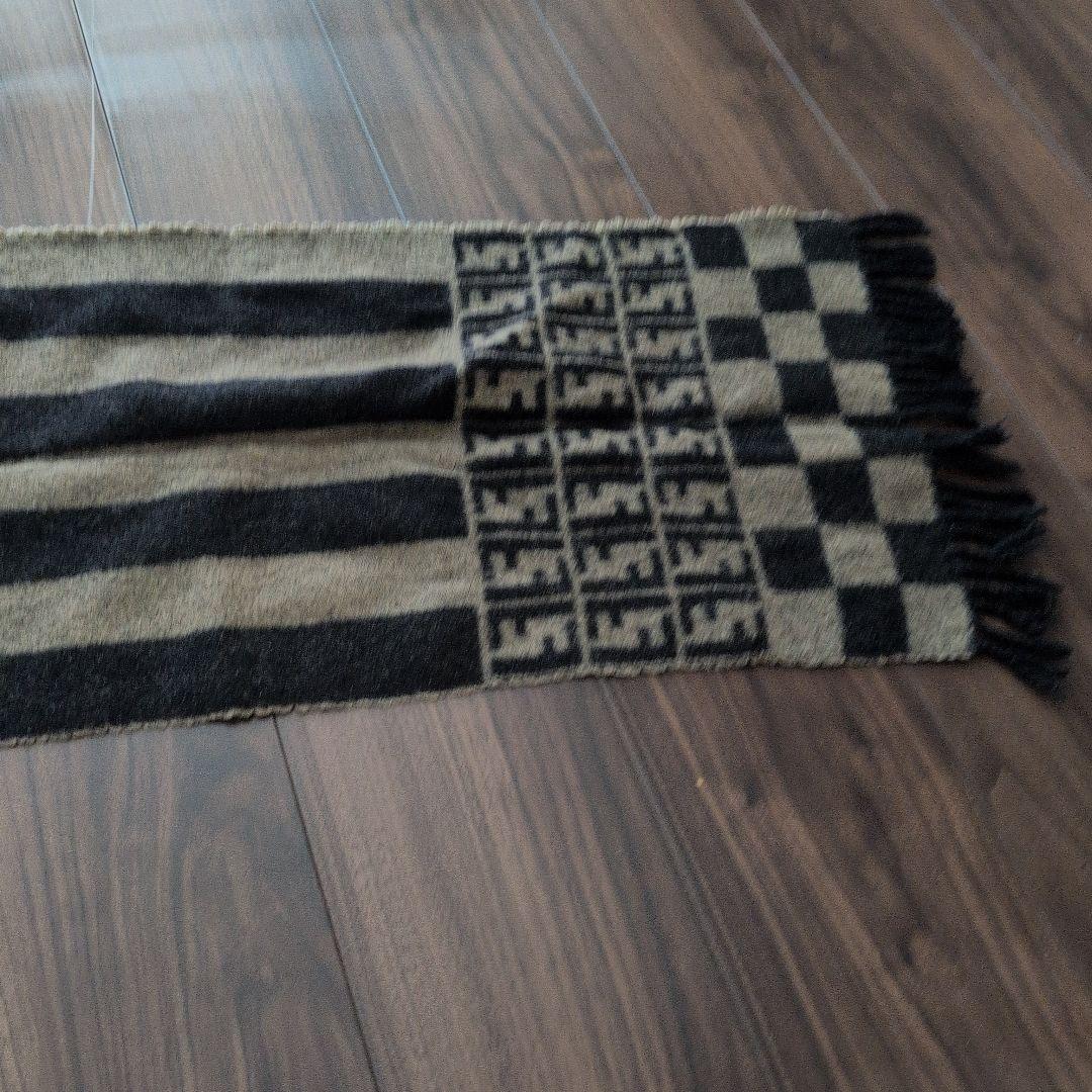 FENDI イタリア製　ラムウール マフラー ベージュと黒