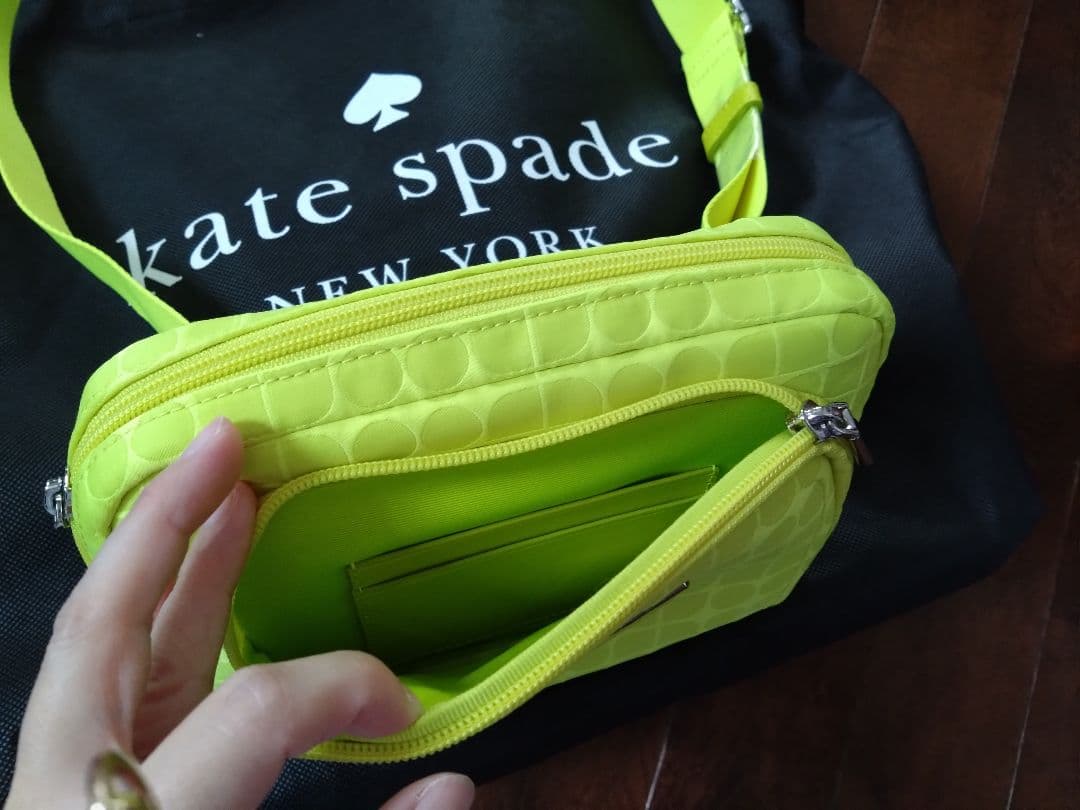 kate spade 新品ボディバッグ ネオンイエロー