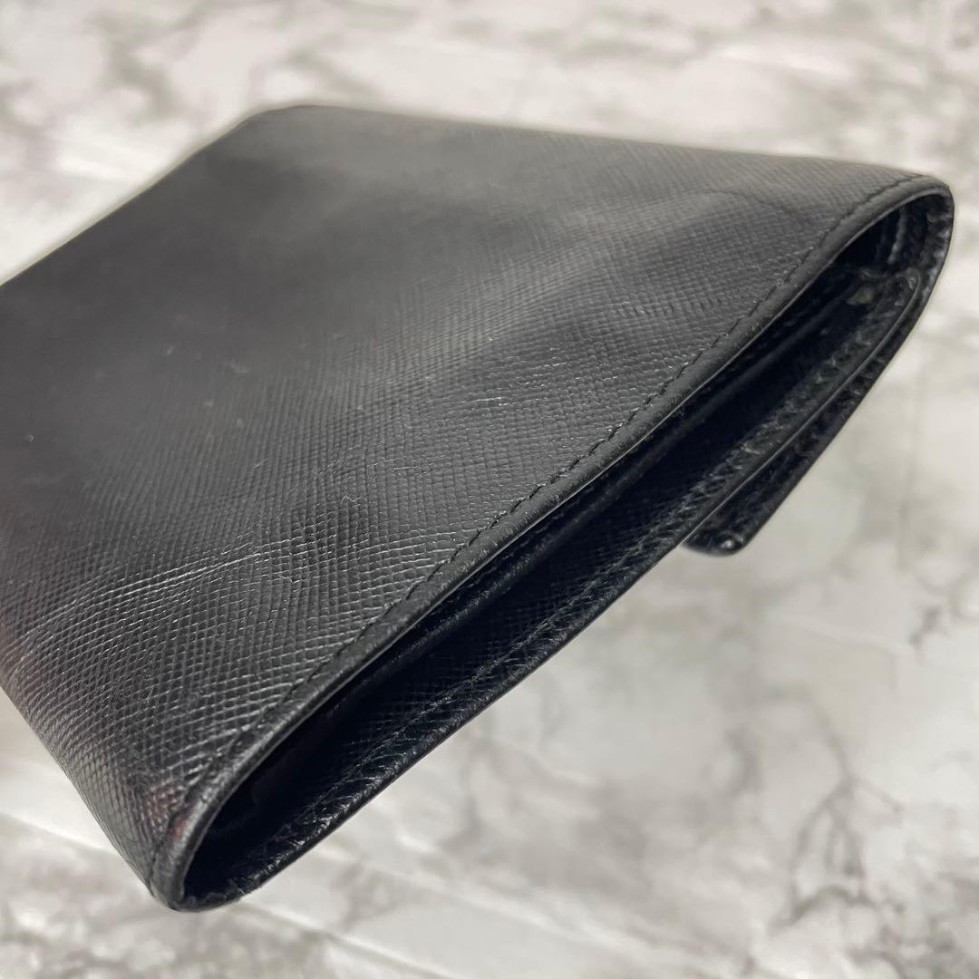 PRADA サフィアーノレザー 三つ折り財布 三角ロゴ付きウォレット 黒