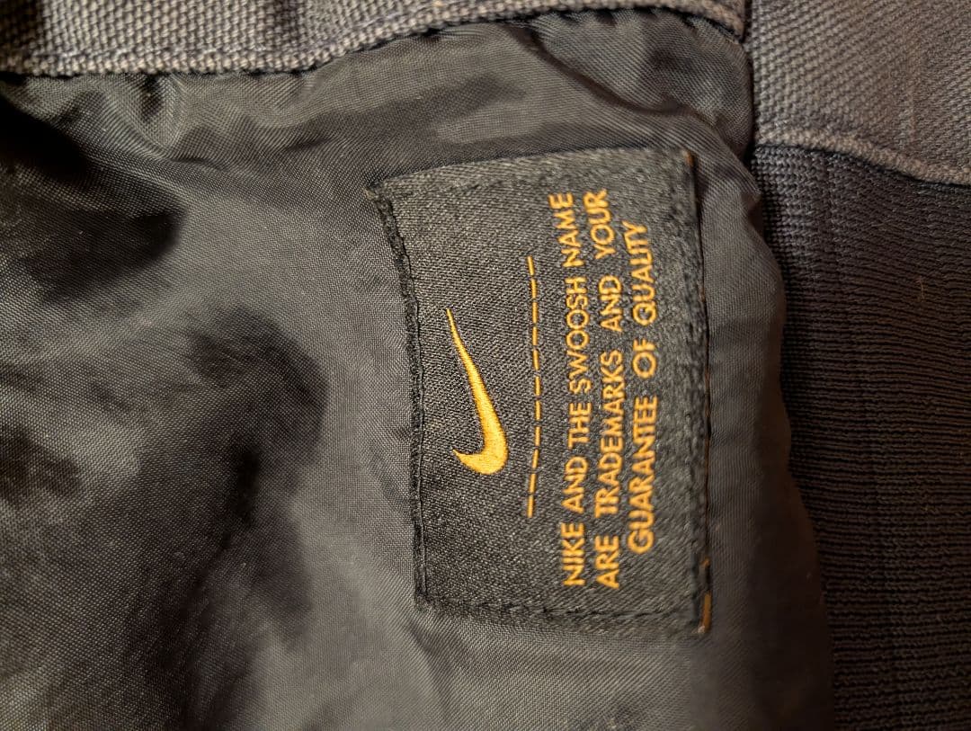 Nikeボンバー ジャケット