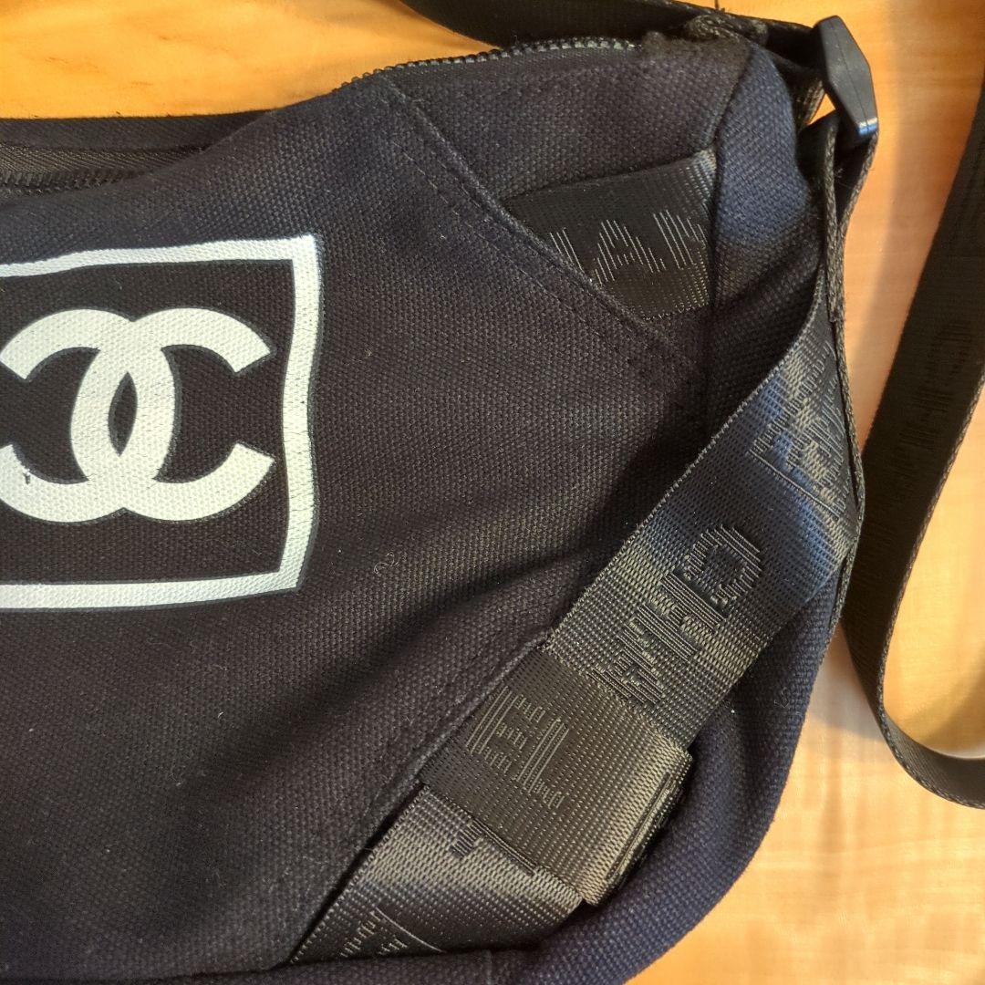 S*7様 CHANEL ロゴ入り ブラック ボディバッグ