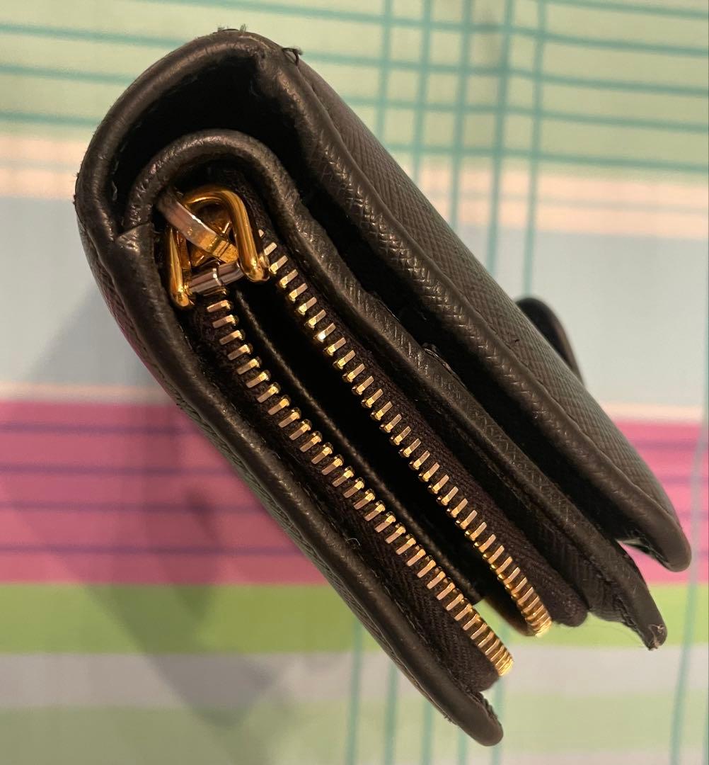 R*I様 PRADA ブラックレザー 二つ折り財布