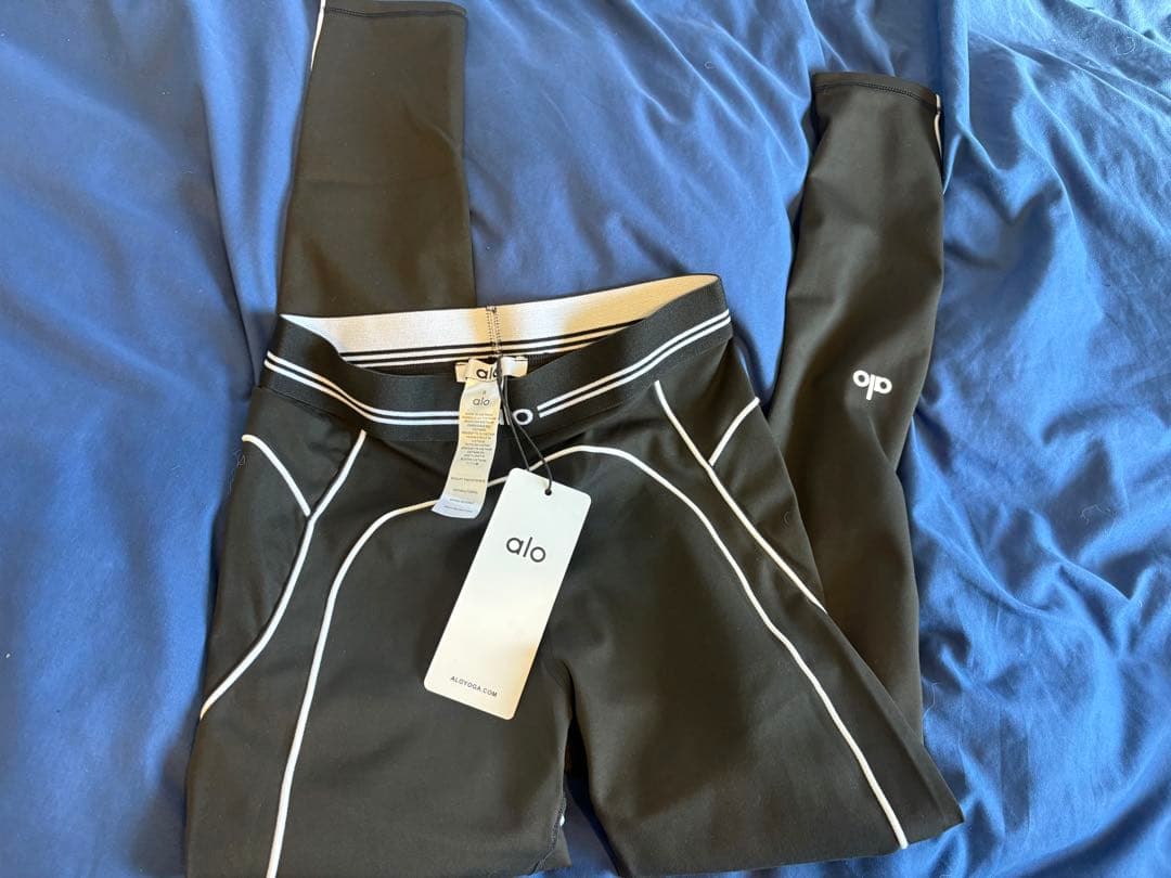 新品未使用alo yoga Airbrush Heart Throb セットブラ