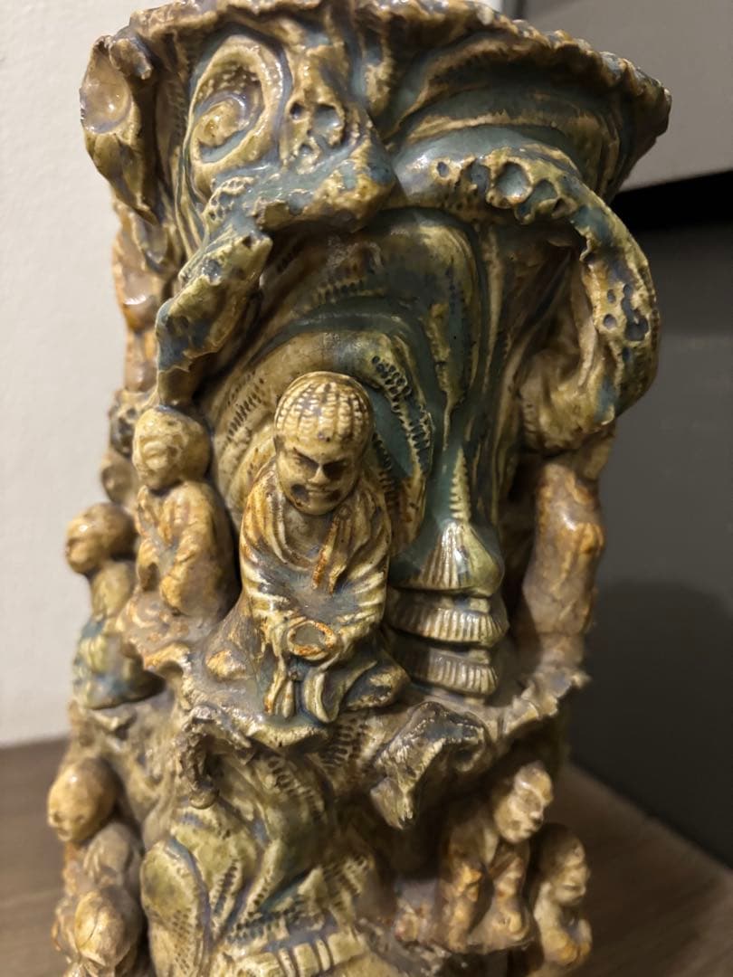 骨董　立体人物多数　陶器　花瓶　大仏様　僧侶　寺院　高さ28cm