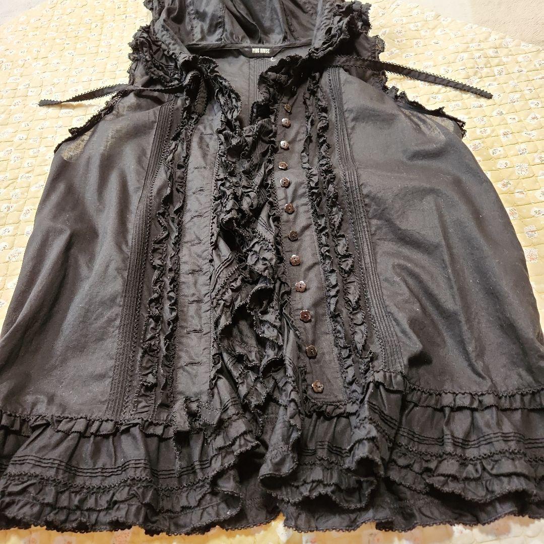ピンクハウス フリル付き黒ノースリーブブラウス
