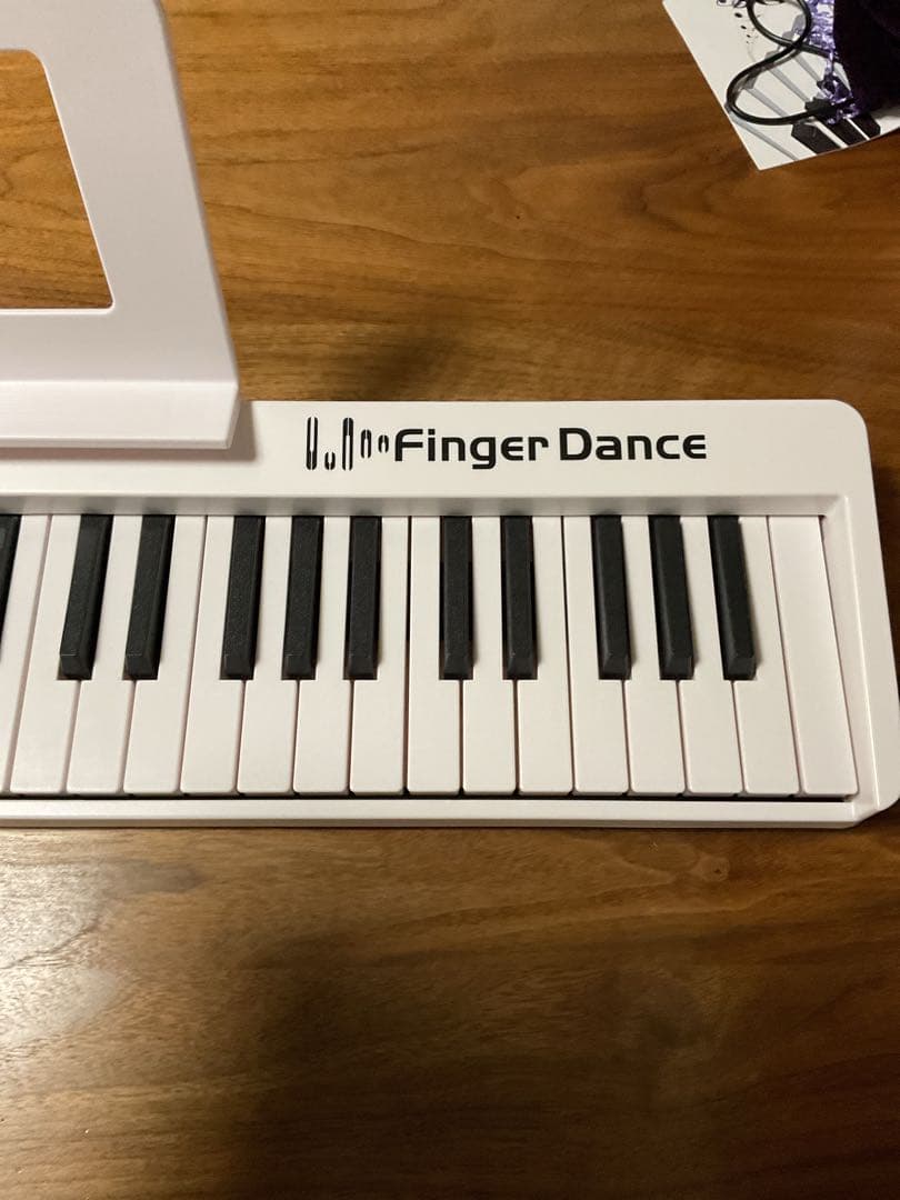 美品　電子ピアノ 61鍵盤 折り畳みホワイト
