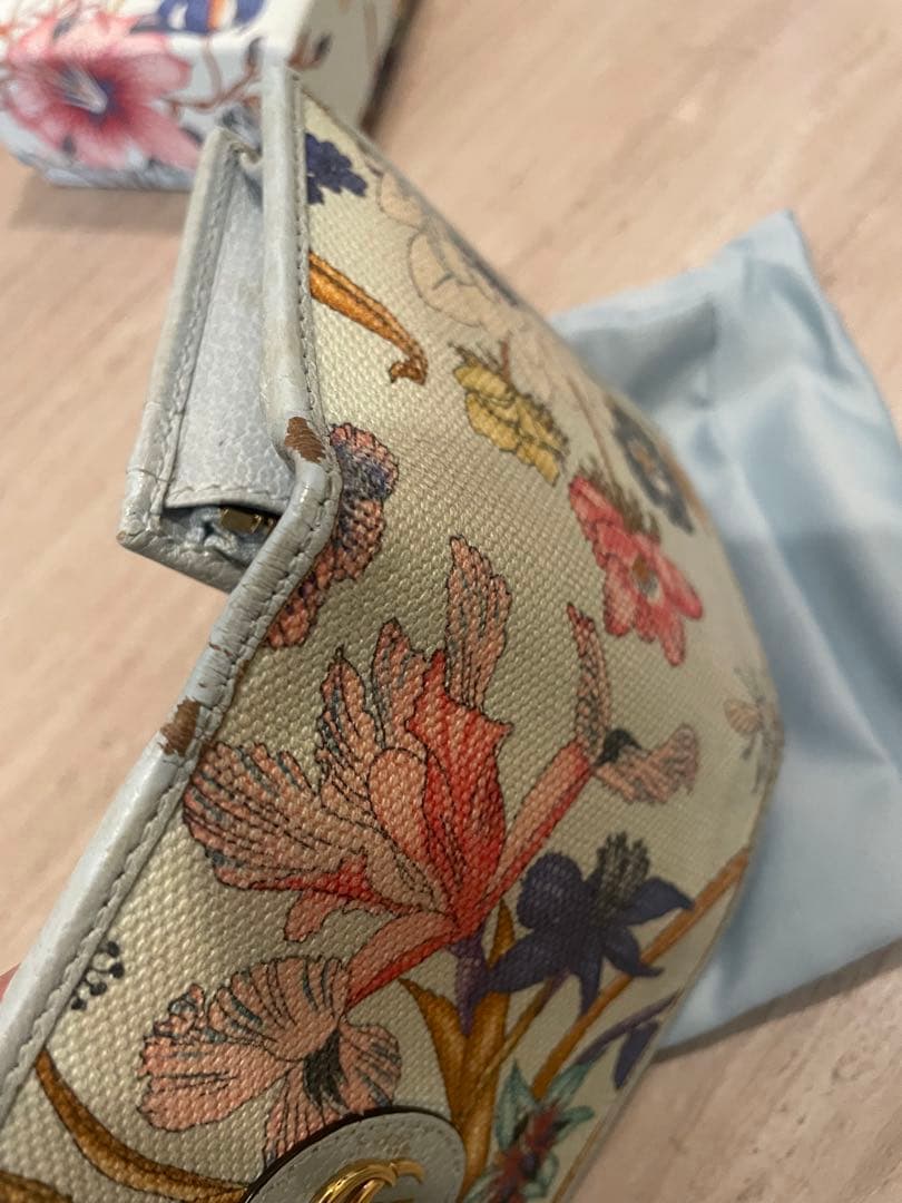 グッチ　GUCCI 二つ折り財布　ミニ 花柄 フローラプリント日本限定　水色