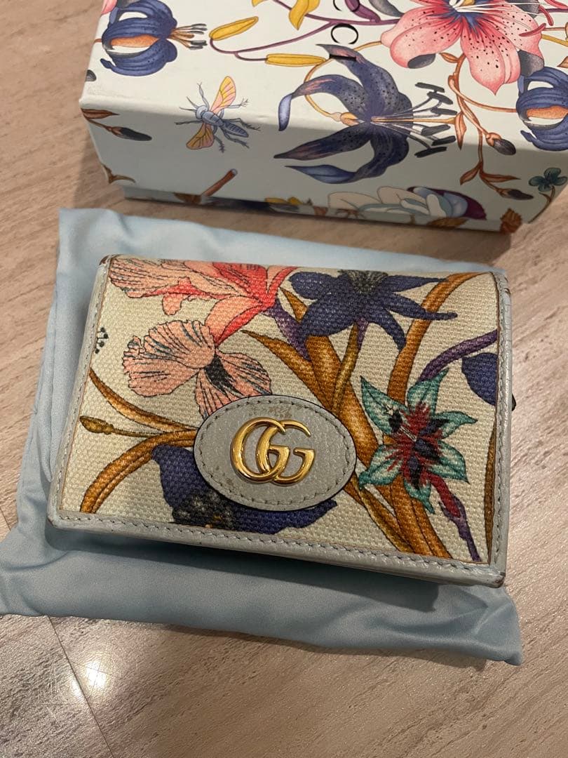 グッチ　GUCCI 二つ折り財布　ミニ 花柄 フローラプリント日本限定　水色