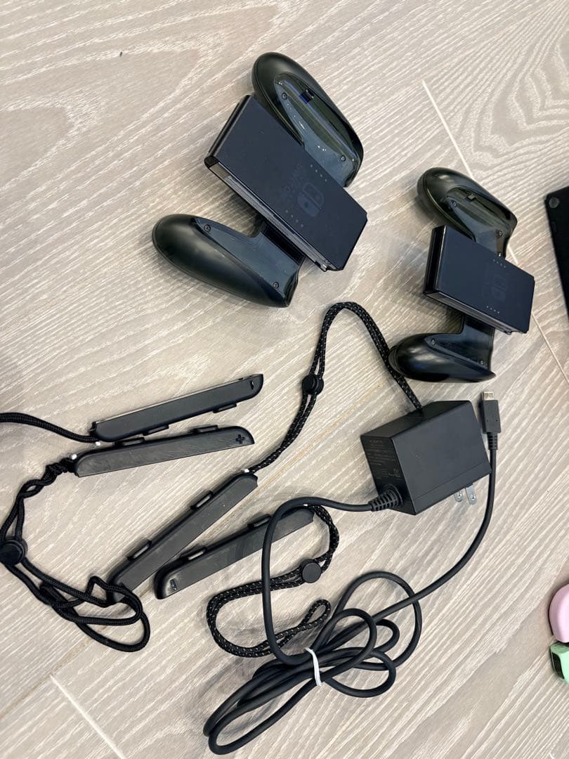 Nintendo Switch 本体 赤/青 + Joy-Con ピンク/緑