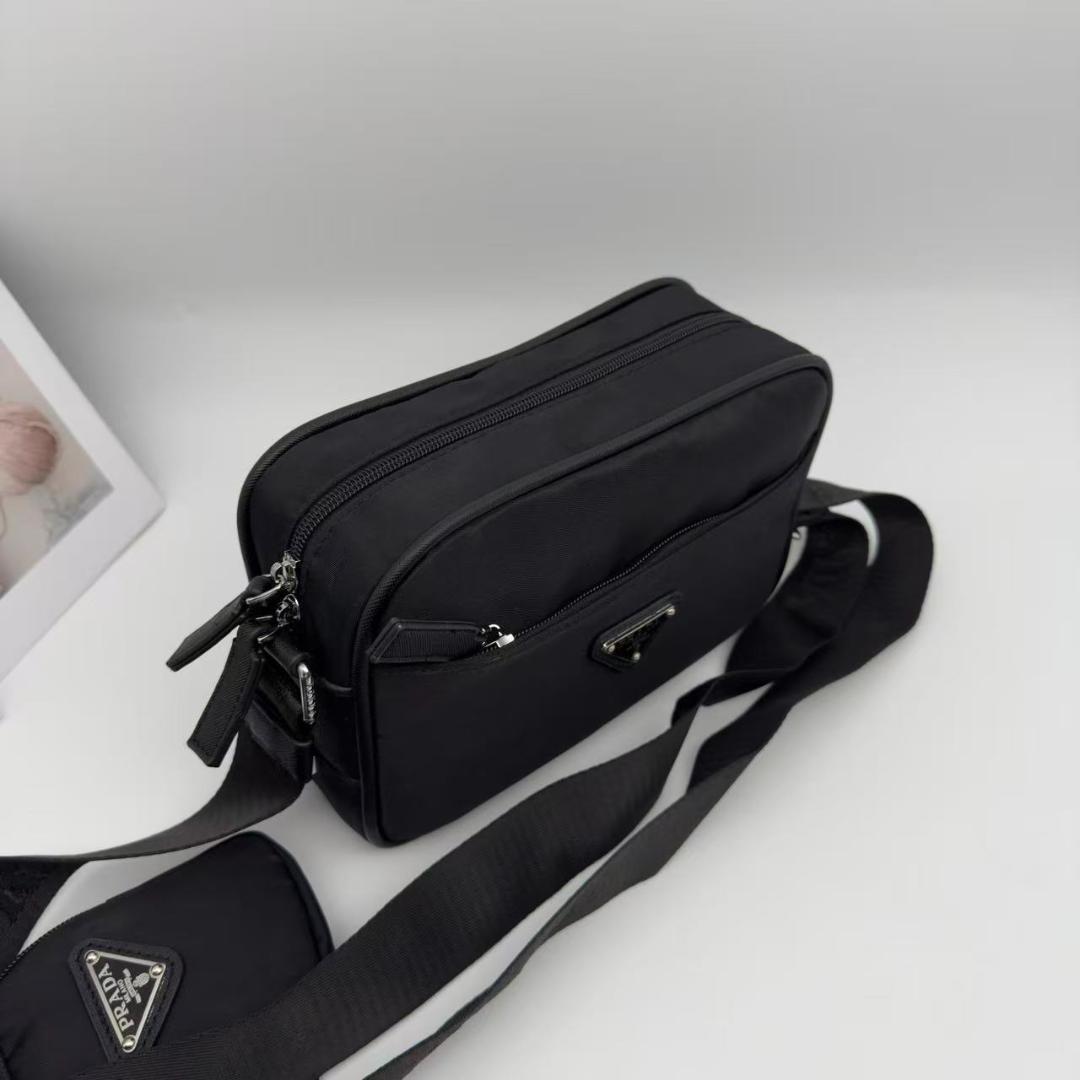 PRADA ノベルティ ショルダーバッグ