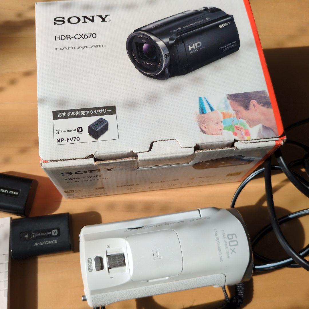 SONY HDR-CX670 ホワイト ビデオカメラ 本体　充電池２個付き卒業式