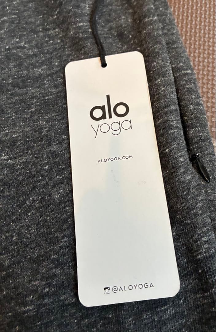 【新品】alo yoga グレー ヨガパンツ