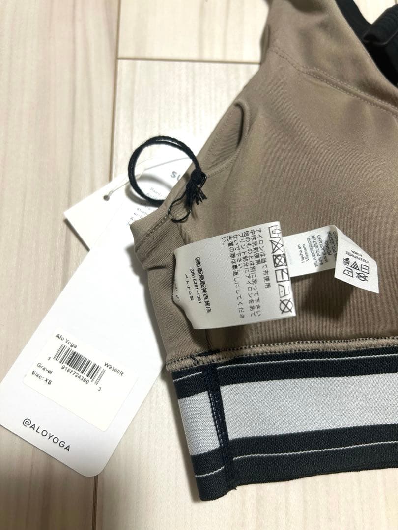 【新品未使用】alo yogaトップス　スポーツブラ XS
