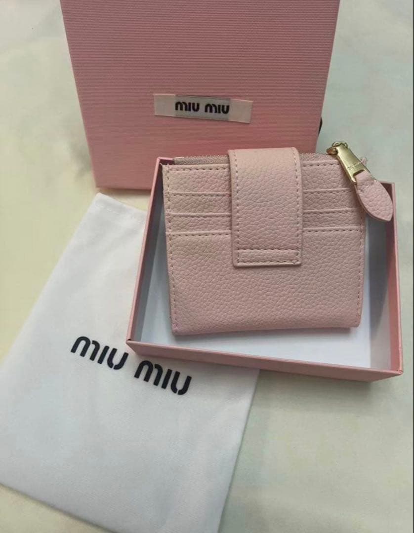 MIU MIU ピンク 二つ折り財布