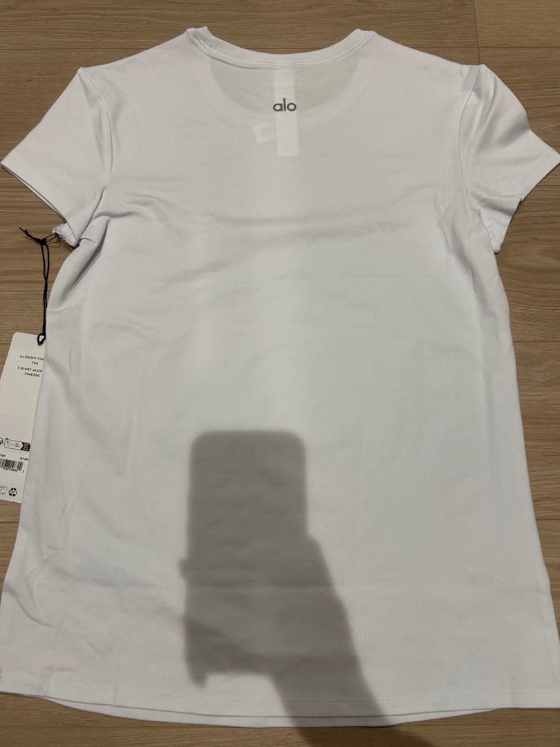 alo yoga Tシャツ