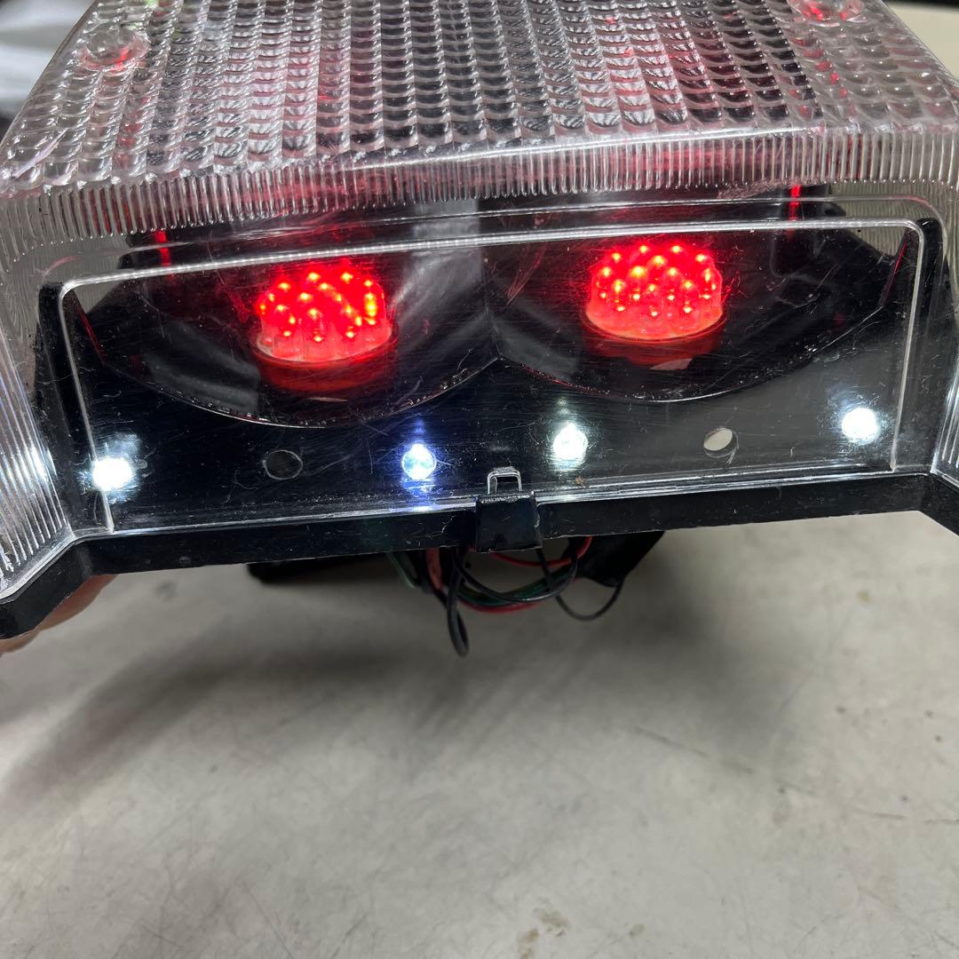 モカさん専用 ゼファー400 クリアテール LED とフロントエンブレム