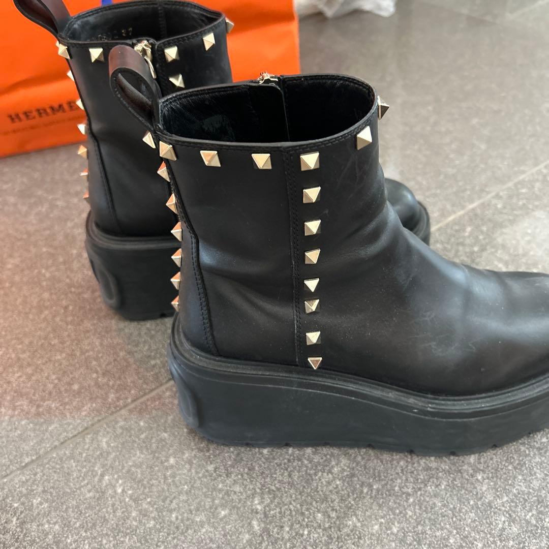 ぽ*す様 valentino Vロゴ シグネチャーカーフスキン ショートブーツ