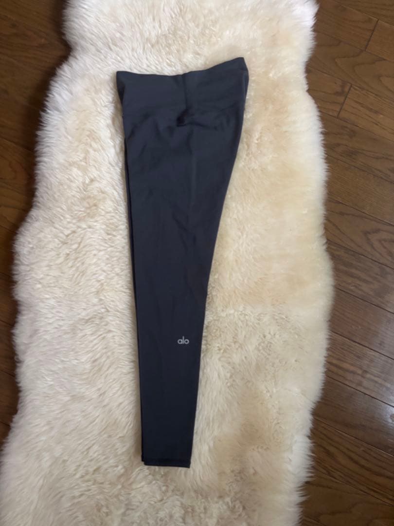 alo ロゴ入りヨガパンツ グレー