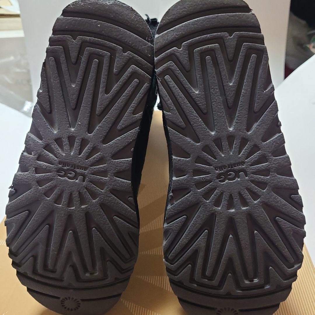 UGG ブラック ムートンブーツ リボン付き