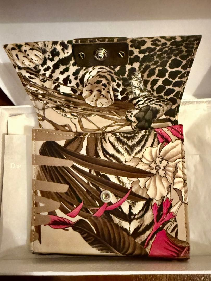 【Salvatore Ferragamo】二つ折り財布 ヒョウアニマルプリント