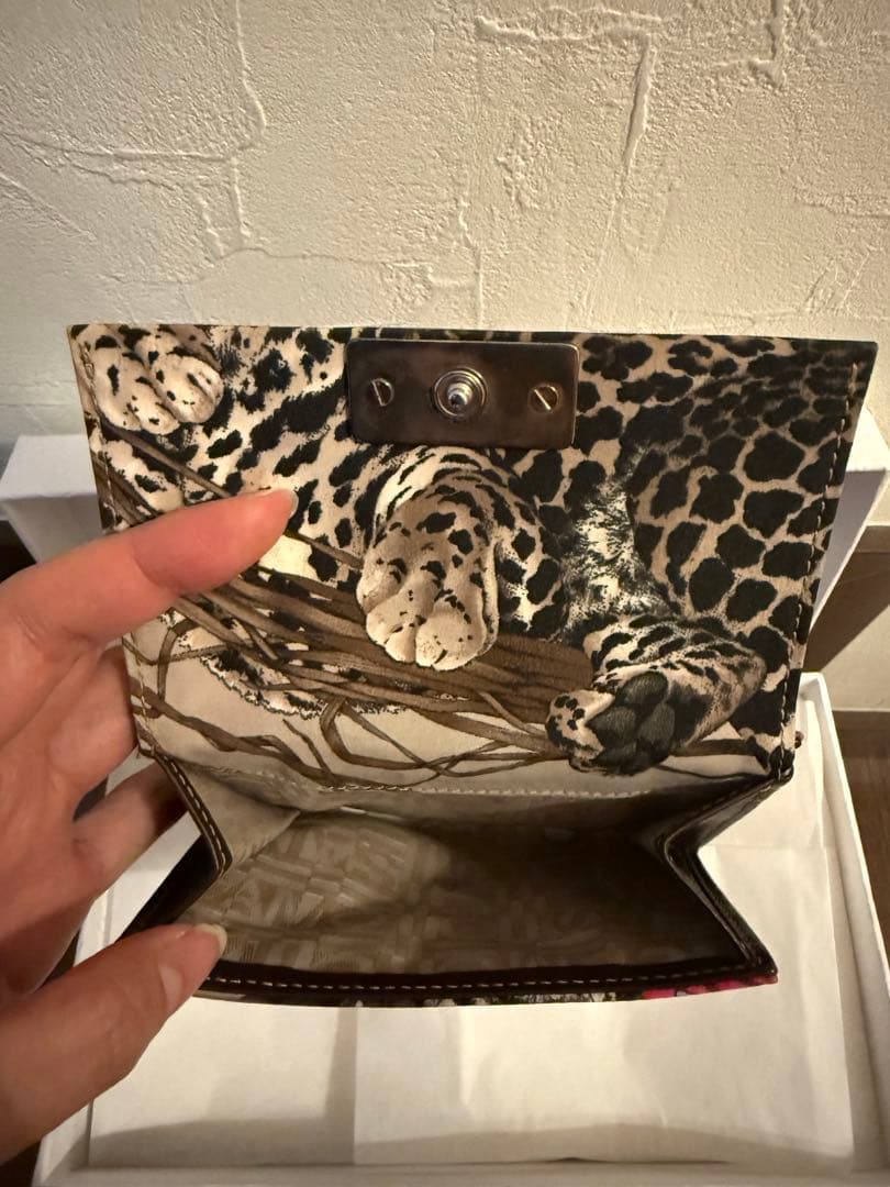 【Salvatore Ferragamo】二つ折り財布 ヒョウアニマルプリント