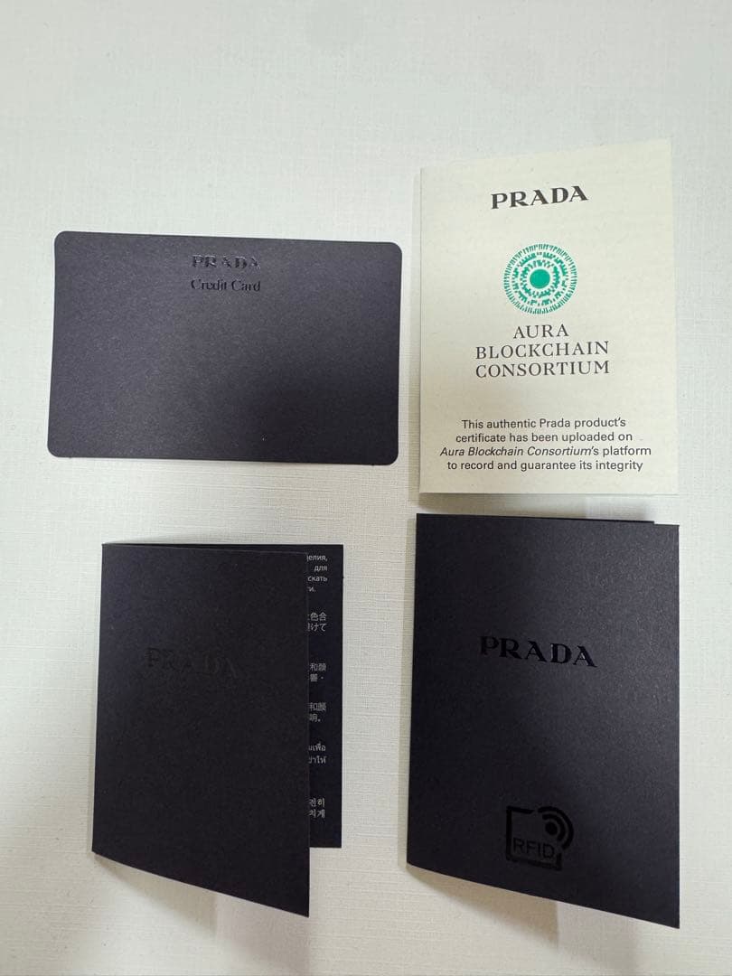 PRADA サイファーノトライアングル カードケース アストラルブルー