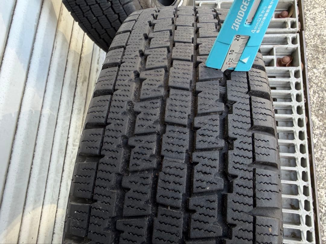 ブリヂストン W300 145R12 6PR スタッドレスタイヤ 4本中古