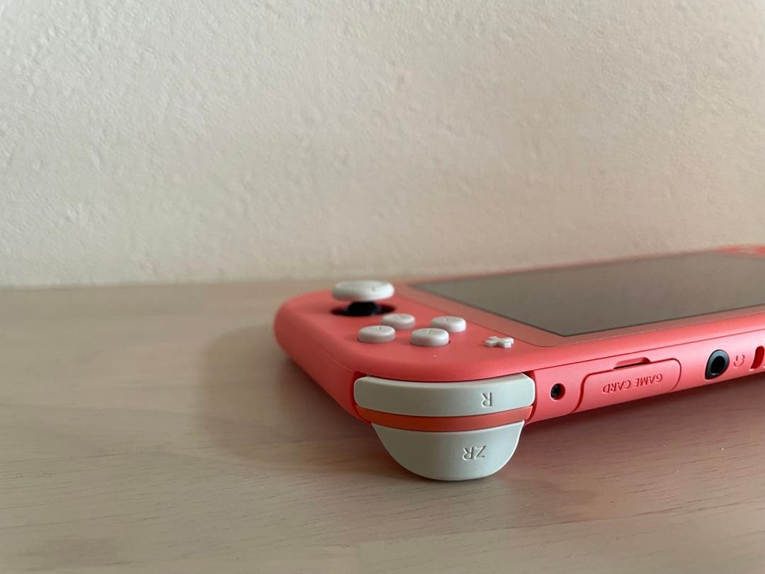 ジャンク品・Switch right 本体　コーラル （充電器、ケースつき）