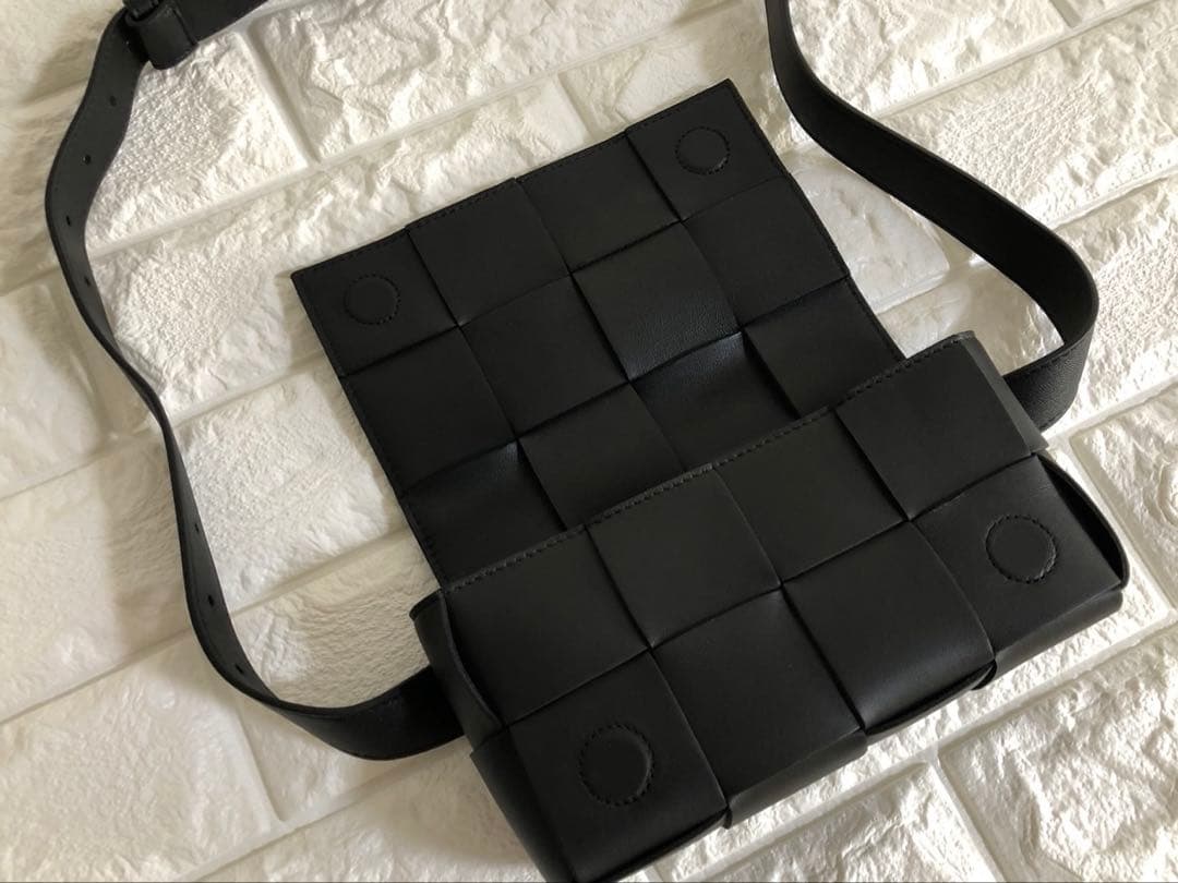 【新品】ボッテガヴェネタ ボディバッグ カセット　ショルダーバッグ　ブラック
