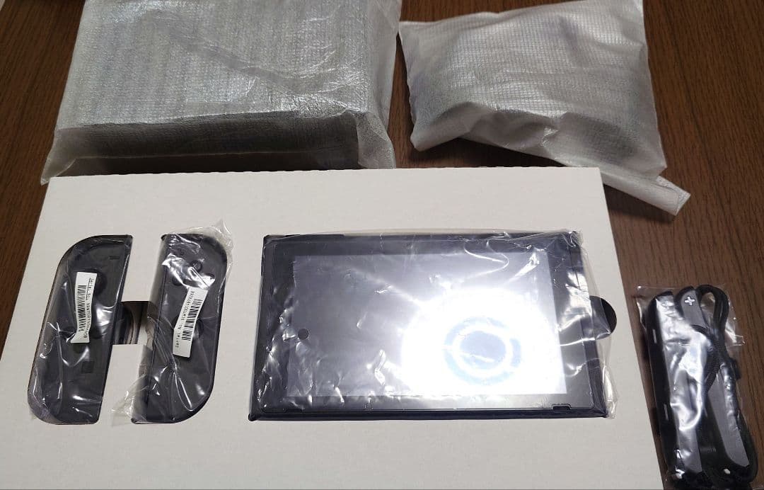 Nintendo Switch本体 美品 フィルム貼付 付属品完備