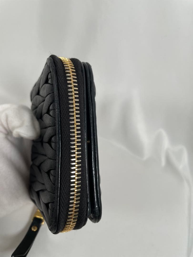 人気 MIU MIU ミュウミュウ 二つ折り財布 マテラッセ レザー