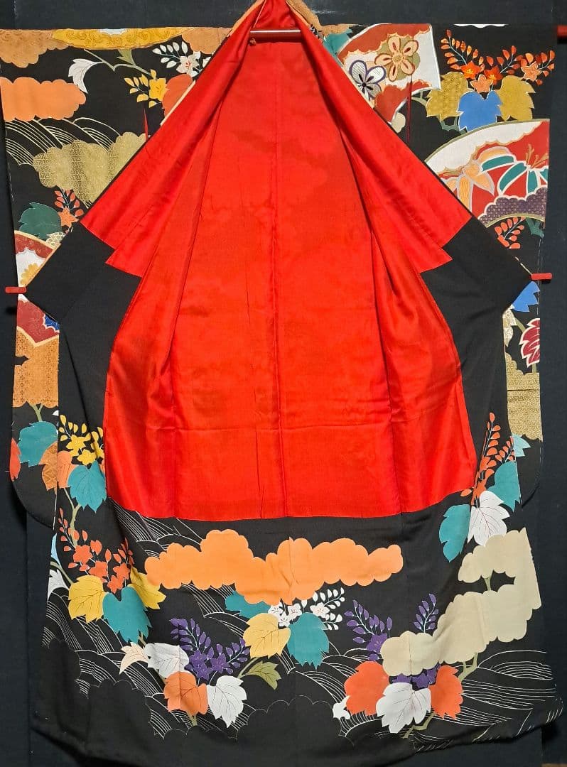 10月特別価格‼78000円→‼ アンティーク黒振袖！沢山の手刺繍