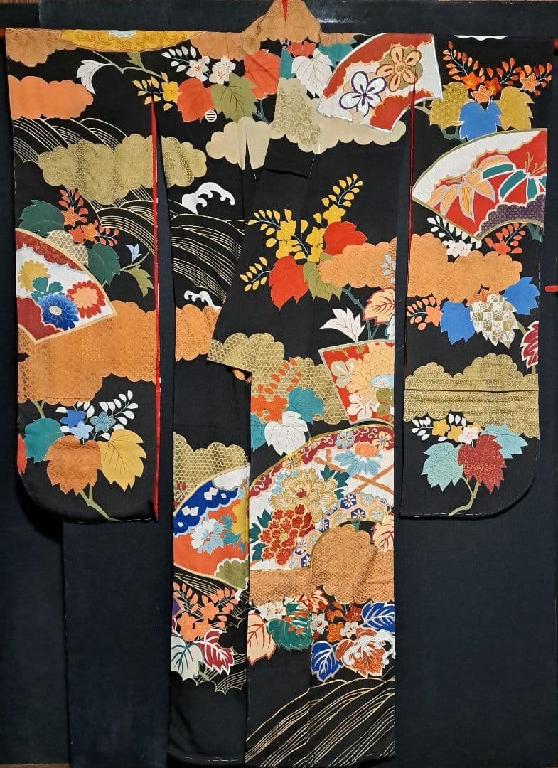 10月特別価格‼78000円→‼ アンティーク黒振袖！沢山の手刺繍