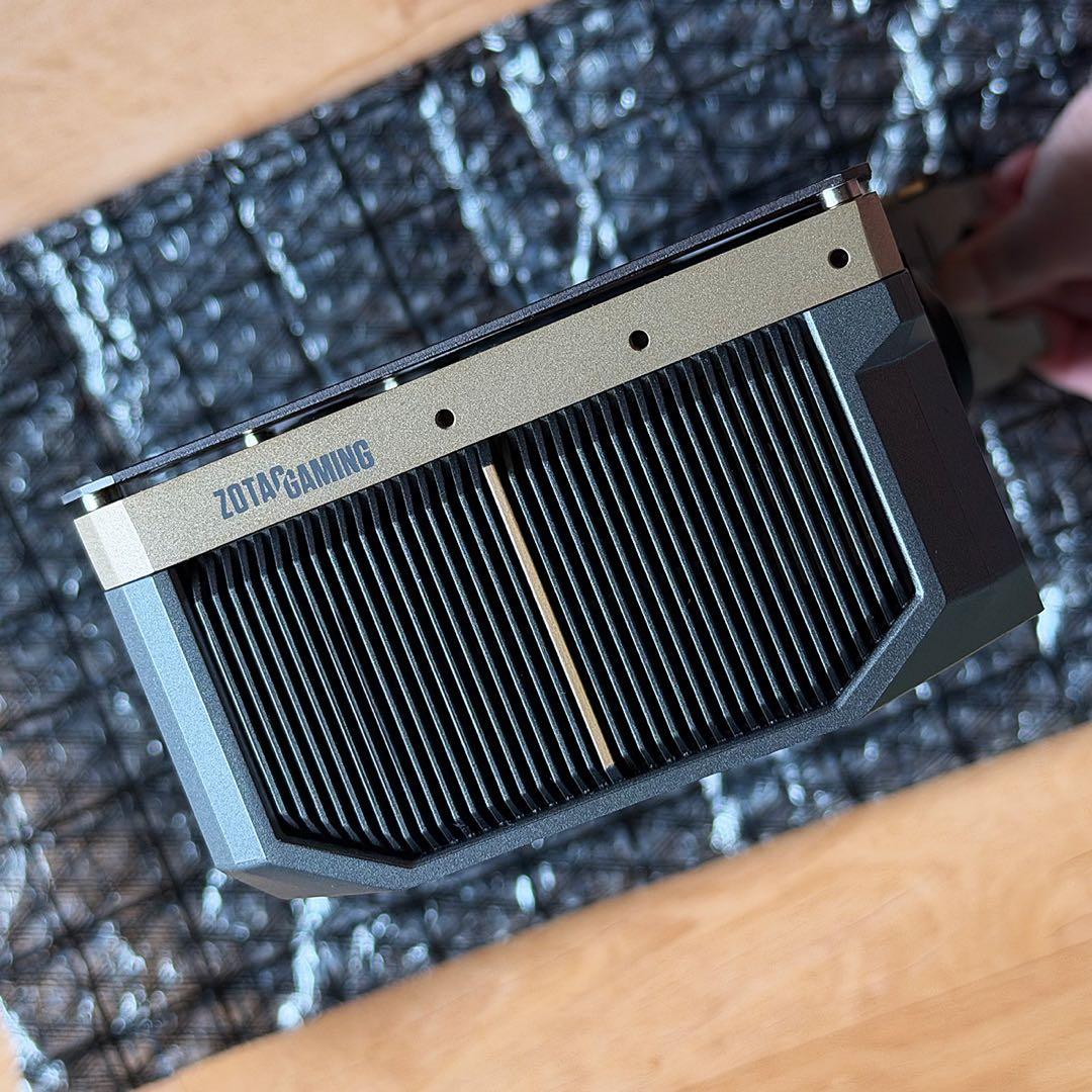 グラフィックボード・グラボ・ビデオカード ZOTAC GEFORCE RTX 5080 SOLID OC 16GB