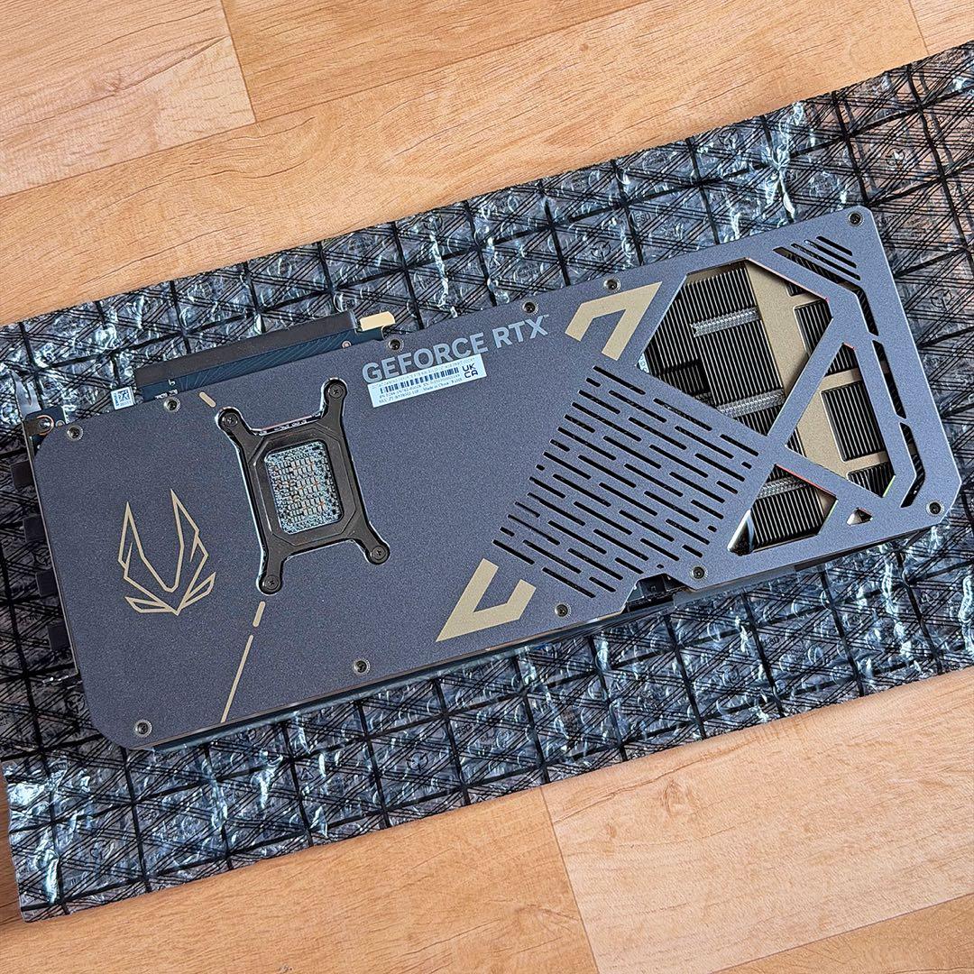 グラフィックボード・グラボ・ビデオカード ZOTAC GEFORCE RTX 5080 SOLID OC 16GB