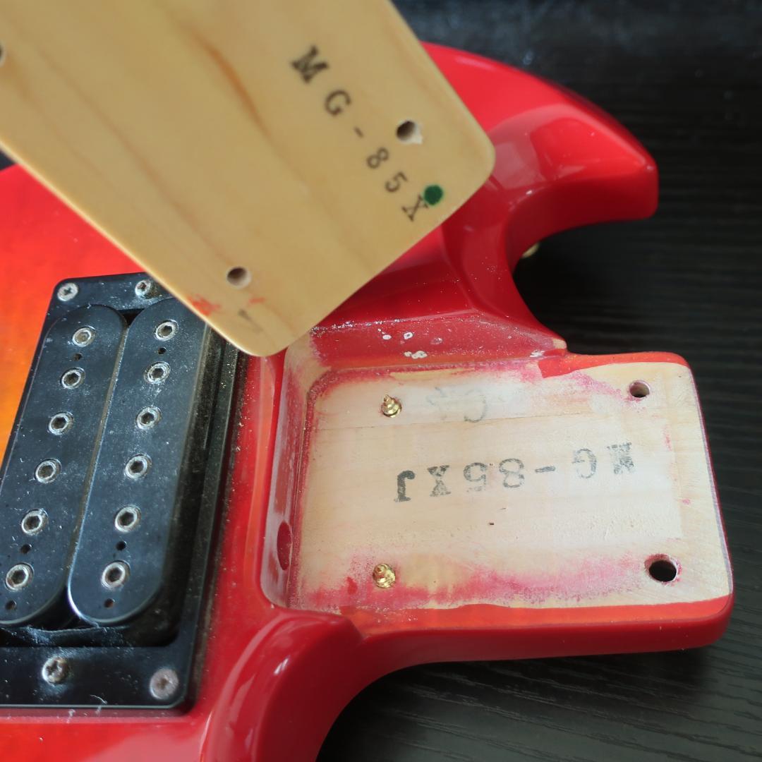 段 Burny HIDEモデル MG-85X モッキンバード ギター ケース付