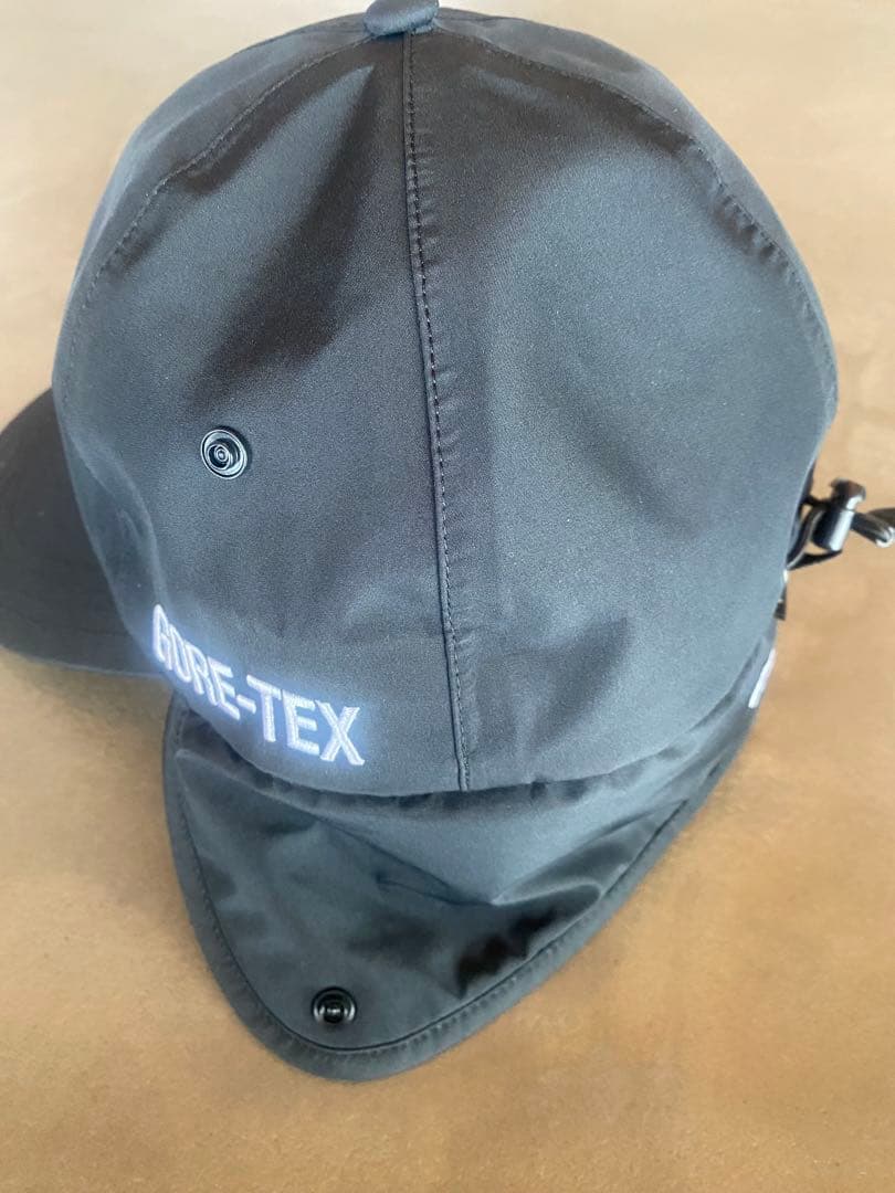 PALACE GORE-TEX 耳当て付きキャップ ブラック