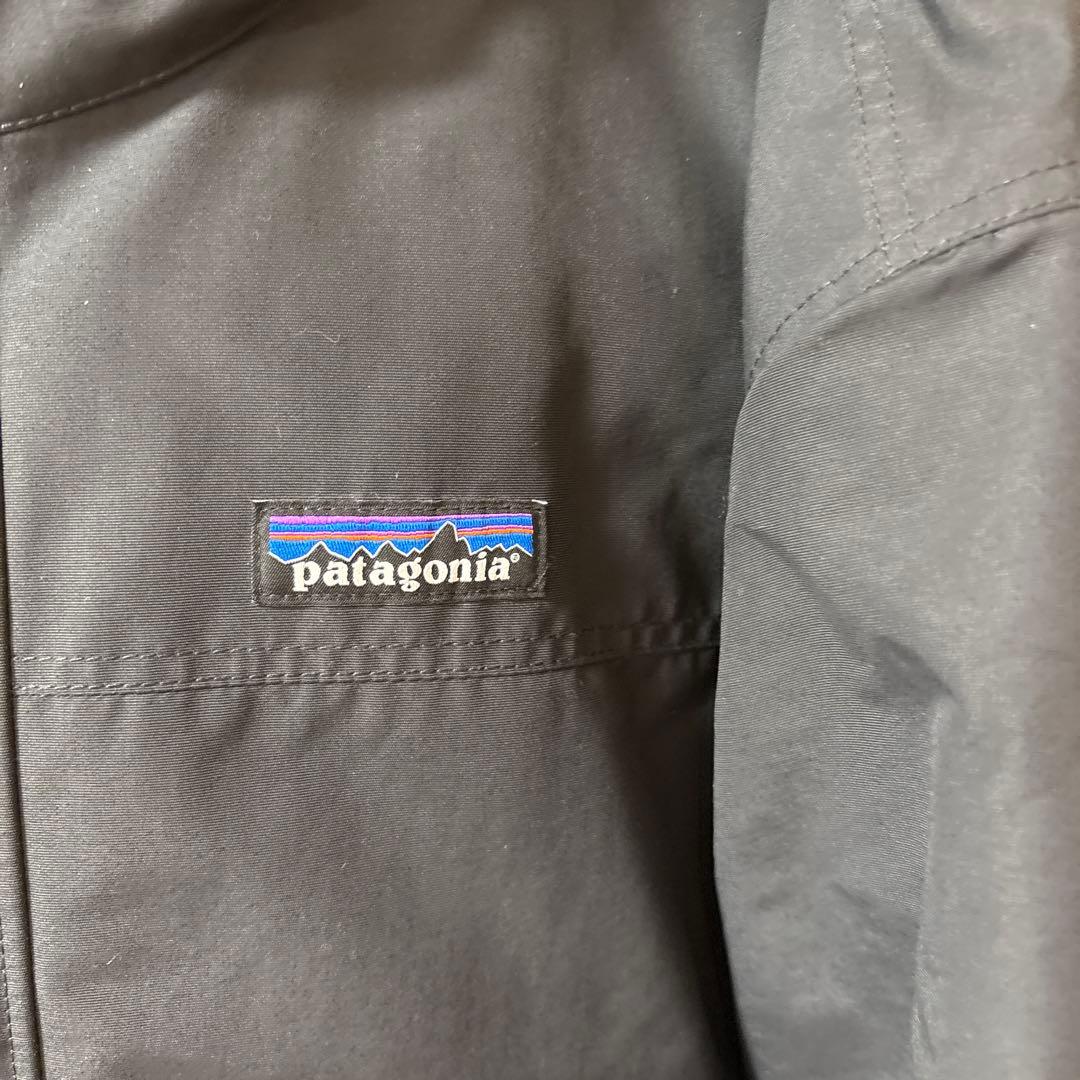 patagonia フード付き黒ジャンパー
