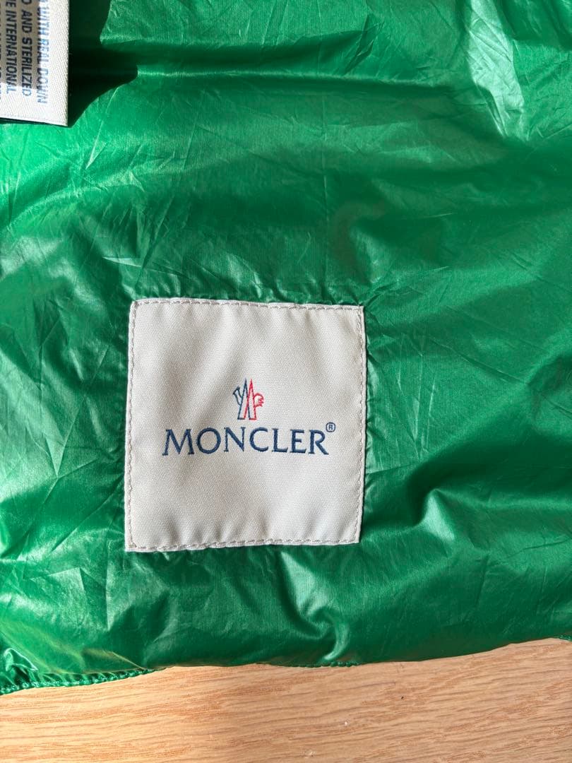 専用　MONCLER GUI グリーン ダウンベスト